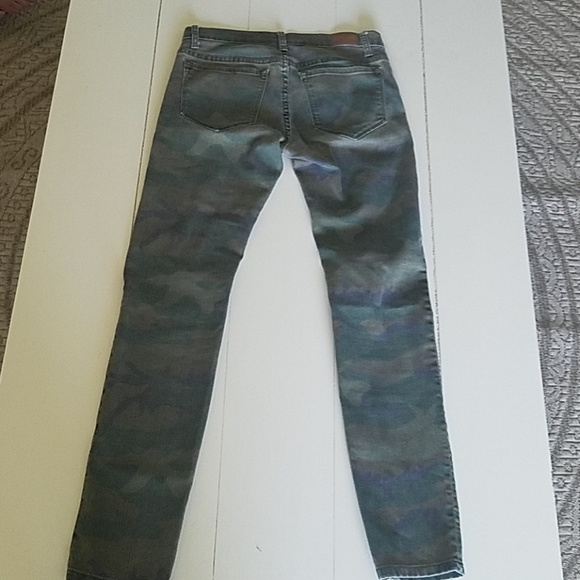 BDG Denim - BDG cigarette ankle mid rise jeans. Size 27